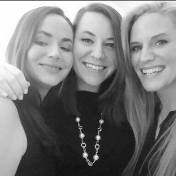 Meet your Posher, Courtney - Picture 2 of 3